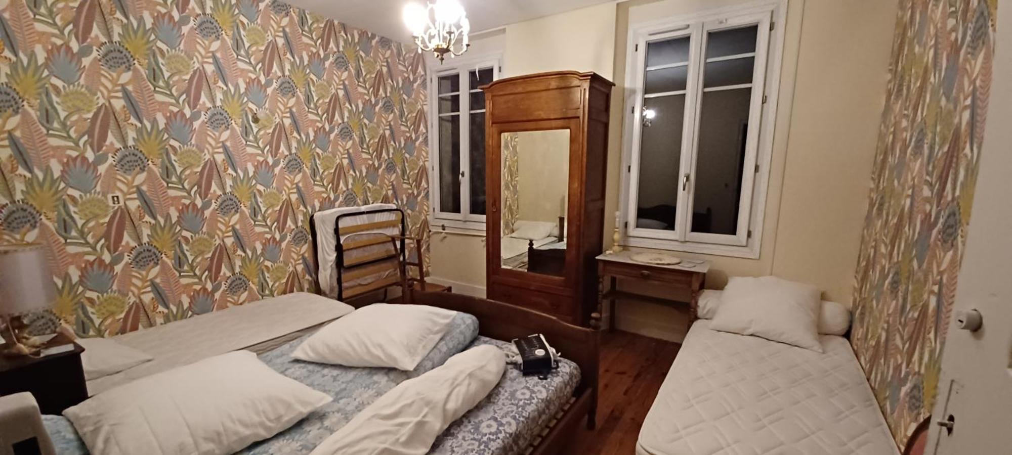 Chez Virginie - Du Bourg Homestay Lourdes